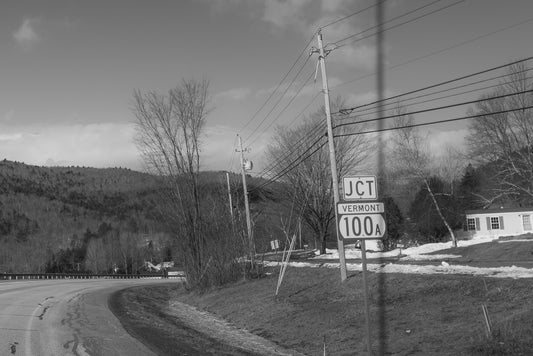 Road sign in Vermont on the way to go skiing